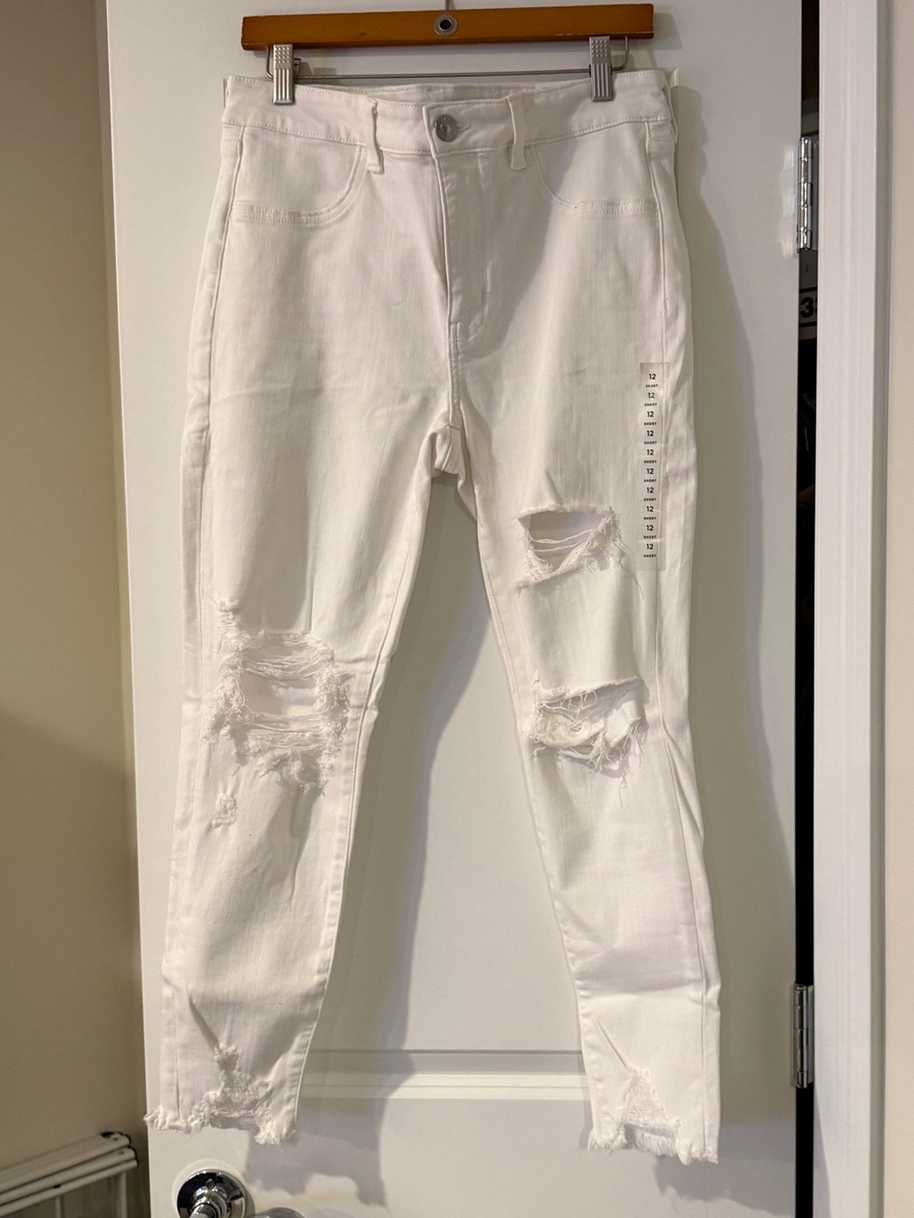 American Eagle Outfitters White Ripped Skinny Jeans